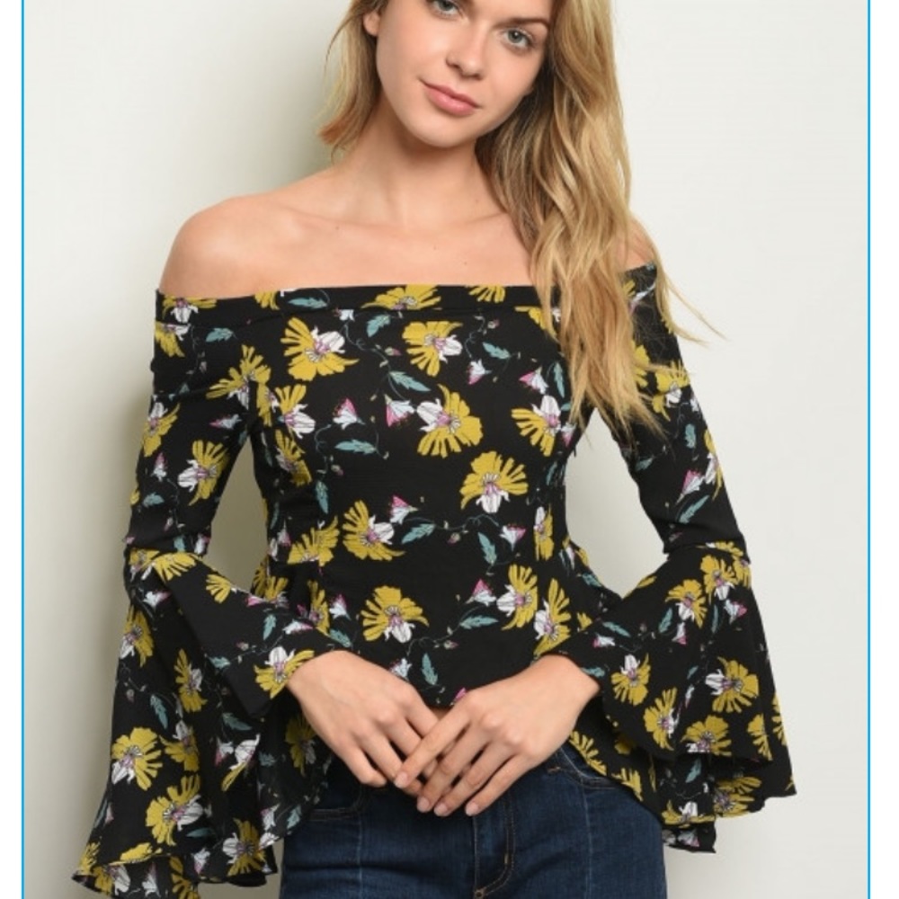 💕SALE💕Off The Shoulder Floral Top